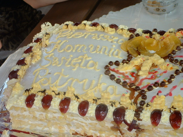 Tort podano w ogrodzie...